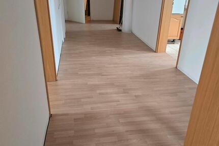 Wohnung Uetze - 4 Zimmer, 130 m&sup2;, 1.150&euro; | Angebot:23272612