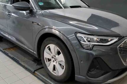 Audi e-tron 43.300 km 37.950 &euro; Salzgitter 38259