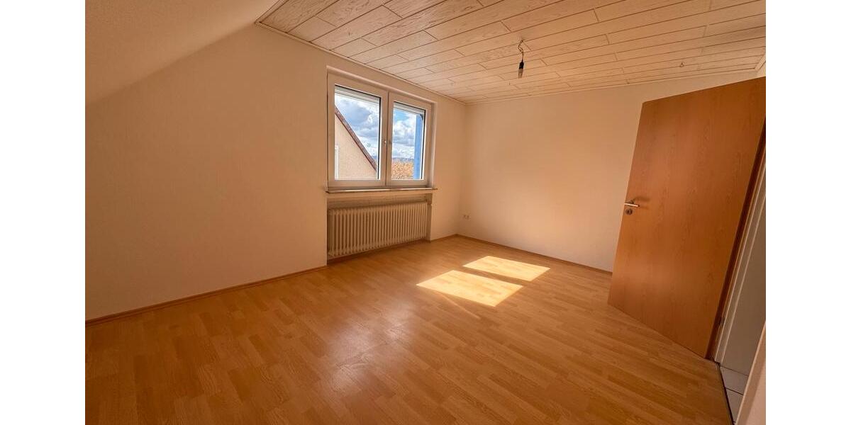 Dachgeschoßwohnung Gronau (Leine) - 4 Zimmer, 113 m&sup2;, 900&euro; | Angebot:26035335