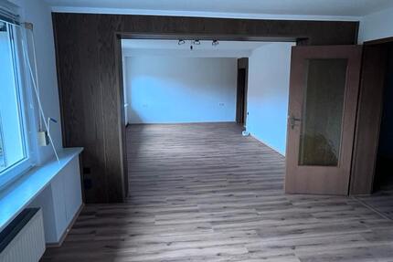 Haus Delligsen - 7 Zimmer, 195 m&sup2;, 1.050&euro; | Angebot:26603333