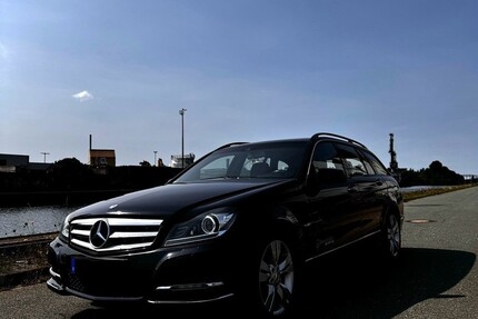 Mercedes-Benz 220 261.498 km 8.500 &euro; Hannover 30159