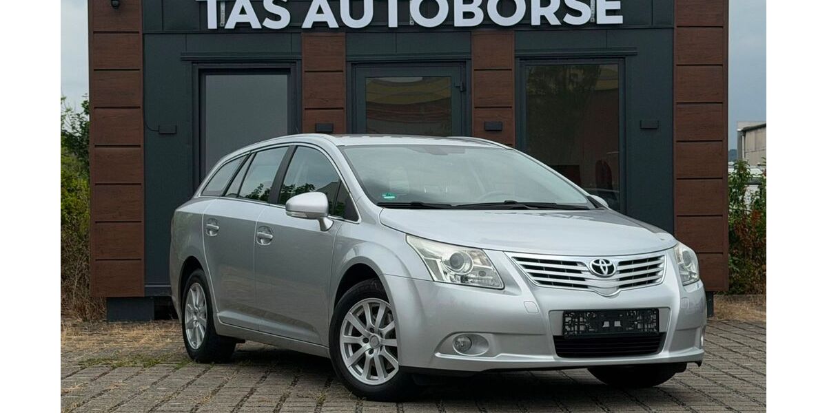 Toyota Avensis 148.500 km 5.990 &euro; salzgitter 38259