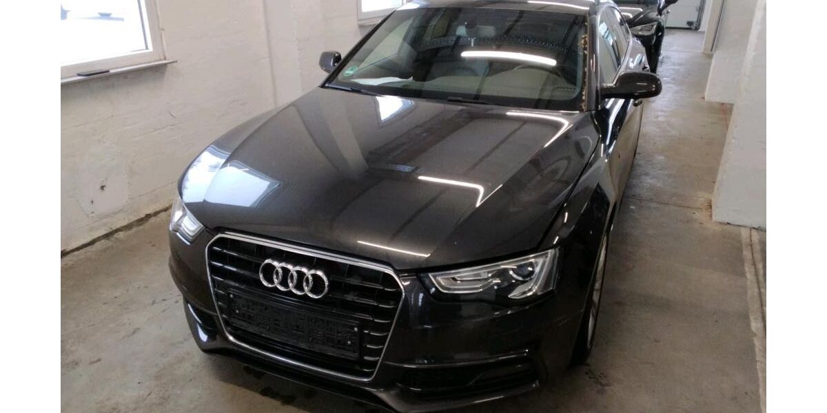 Audi A5 143.000 km 15.990 &euro; Peine 31228