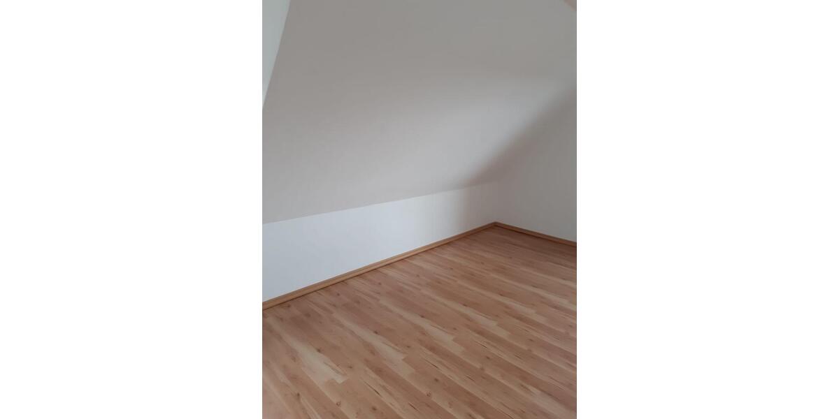 Dachgeschoßwohnung Sibbesse - 3 Zimmer, 66 m&sup2;, 470&euro; | Angebot:25823935