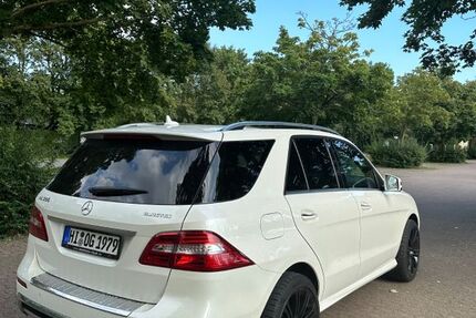 Mercedes-Benz ML 350 176.600 km 22.999 &euro; Sarstedt 31157