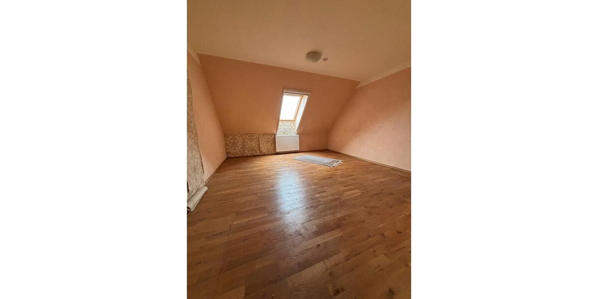 Dachgeschoßwohnung Bockenem - 3 Zimmer, 94 m&sup2;, 795&euro; | Angebot:25048536