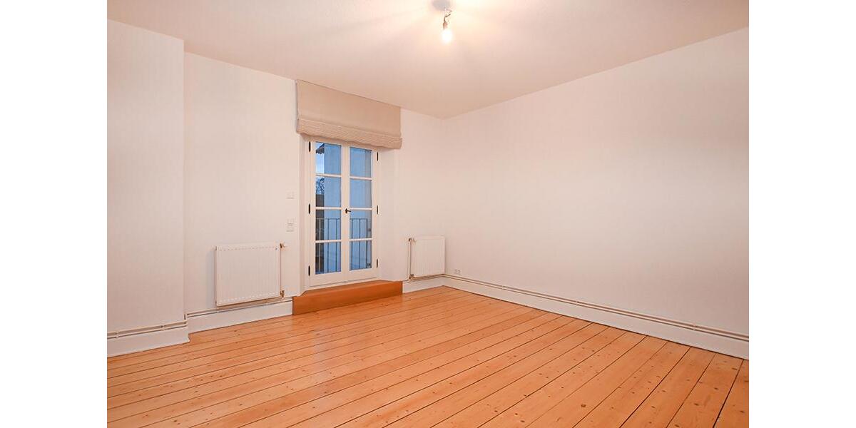 Einfamilienhaus Hildesheim - 11 Zimmer, 360 m&sup2;, 2.500&euro; | Angebot:25415382