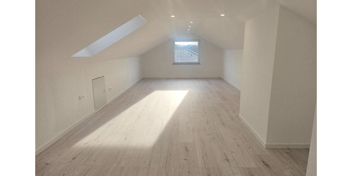 Dachgeschoßwohnung Ronnenberg - 3 Zimmer, 97 m&sup2;, 900&euro; | Angebot:25674744