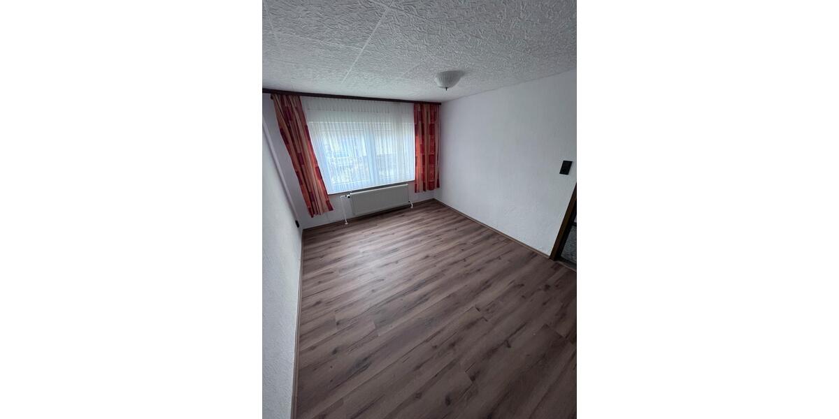 Reihenhaus Delligsen - 7 Zimmer, 195 m&sup2;, 1.050&euro; | Angebot:26603333