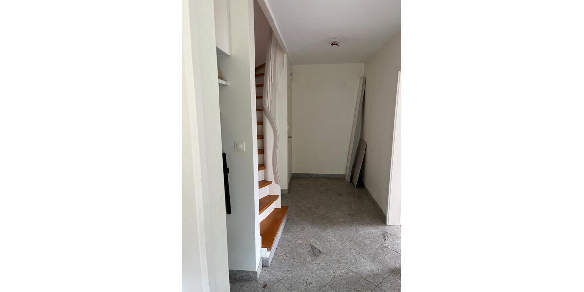 Doppelhaushälfte Hannover - 3 Zimmer, 175 m&sup2;, 1.800&euro; | Angebot:26665679
