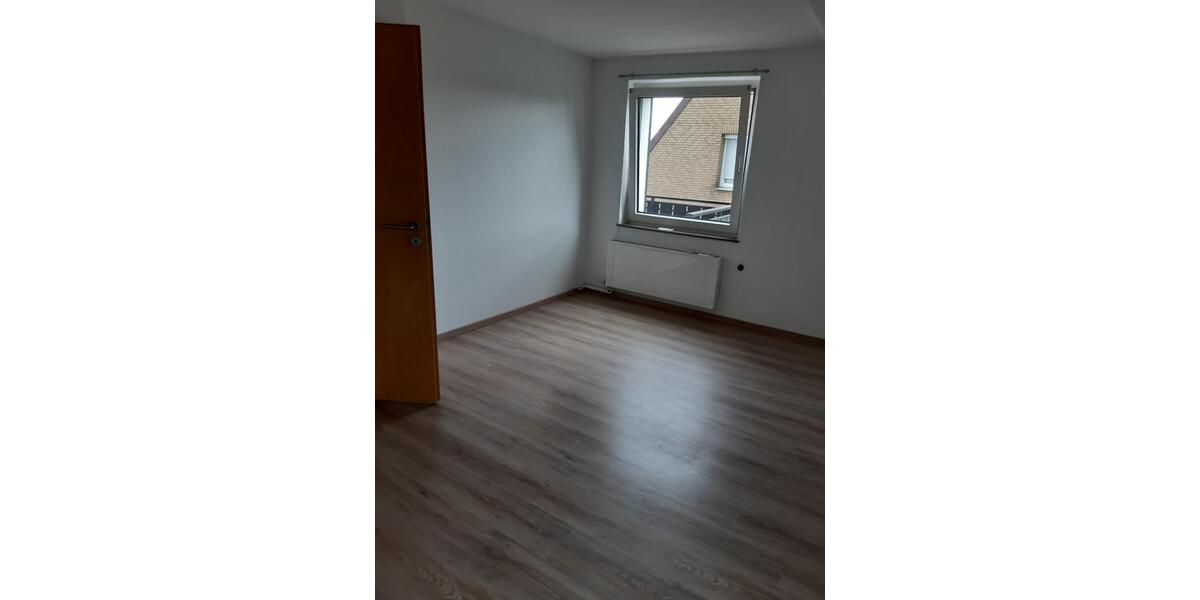 Dachgeschoßwohnung Sibbesse - 3 Zimmer, 66 m&sup2;, 470&euro; | Angebot:25823935