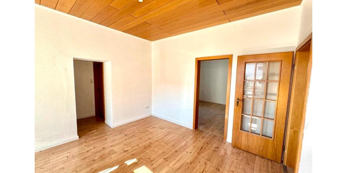 Erdgeschoßwohnung Giesen - 3.5 Zimmer, 128 m&sup2;, 1.150&euro; | Angebot:25957327