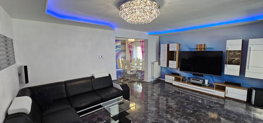 Provisionsfrei* Photovoltaik - Klimaanlage - Modern - 210m2 Wohnfläche - verkehrsgünstige Lage - Straßenbahn in 100m - Doppelhaushälfte Sarstedt | Angebot:25795312