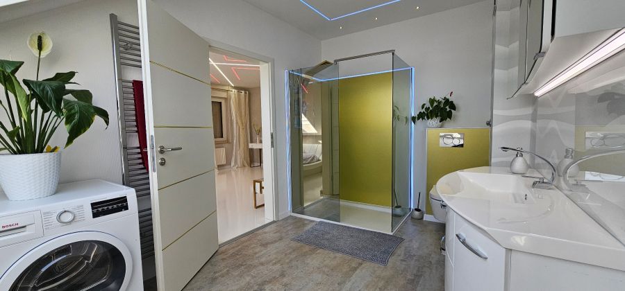 Provisionsfrei* Photovoltaik - Klimaanlage - Modern - 210m2 Wohnfläche - verkehrsgünstige Lage - Straßenbahn in 100m - Doppelhaushälfte Sarstedt | Angebot:25795312