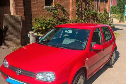 VW Golf 115.000 km 2.600 &euro; Springe 31832