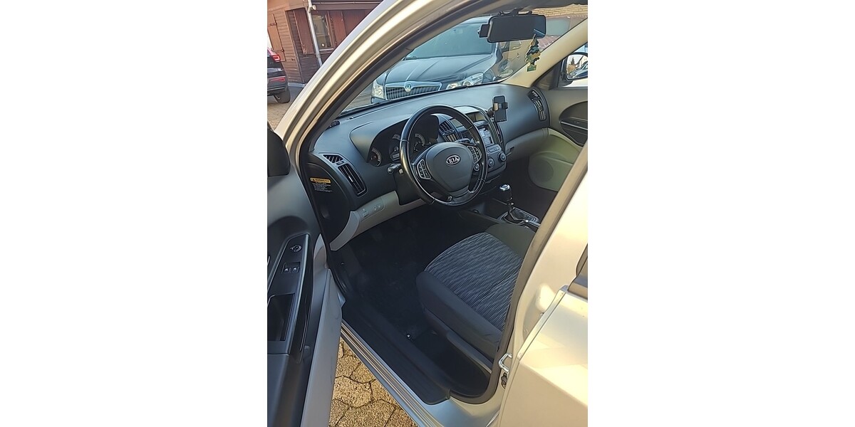 Kia Ceed 128.000 km 2.800 &euro; Hannover 30159