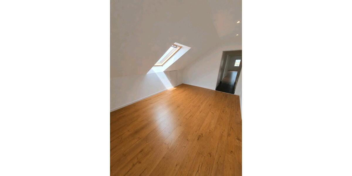 Dachgeschoßwohnung Coppenbrügge - 3.5 Zimmer, 90 m&sup2;, 675&euro; | Angebot:26656890
