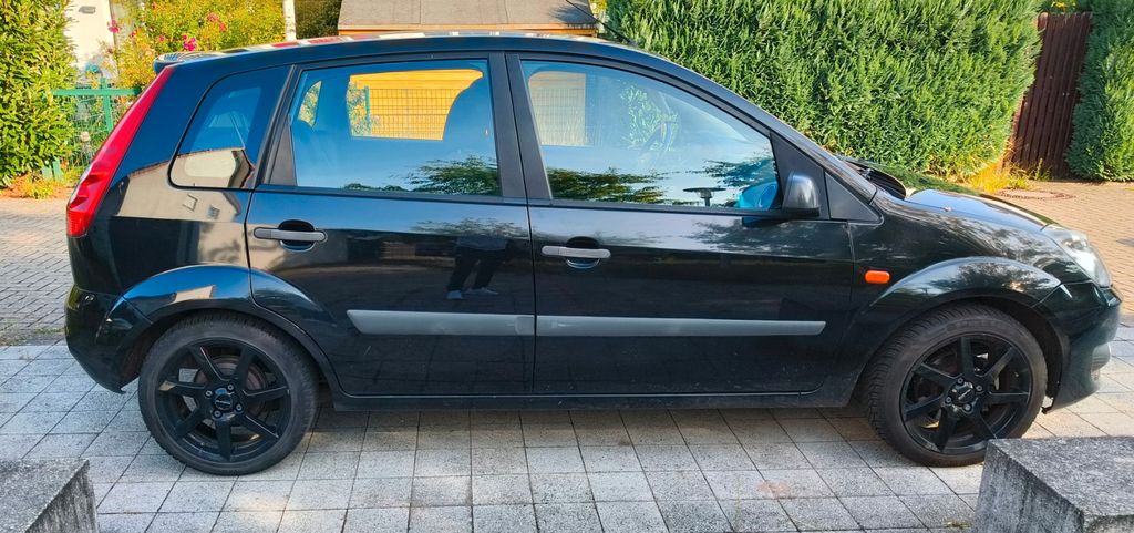 Ford Fiesta 97.000 km 2.800 &euro; Hannover 30419
