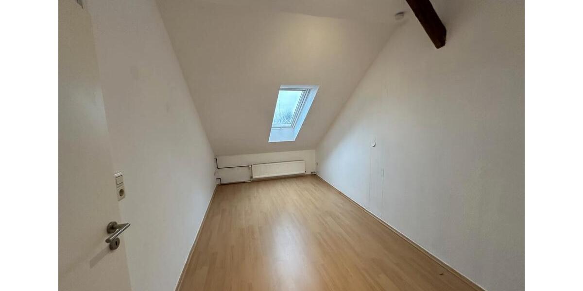 Dachgeschoßwohnung Laatzen - 3 Zimmer, 83 m&sup2;, 730&euro; | Angebot:25972253