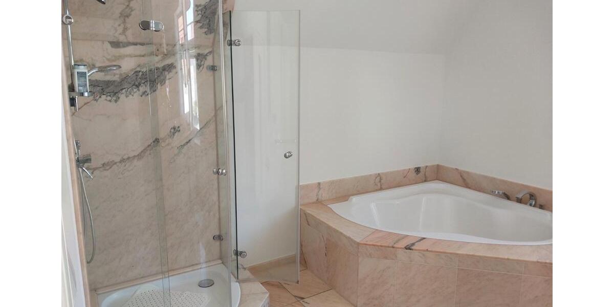 Etagenwohnung Hildesheim - 3.5 Zimmer, 225 m&sup2;, 2.150&euro; | Angebot:25917977