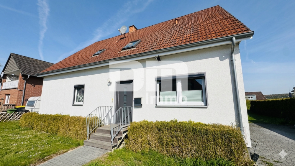 Charmantes Ein- bis Zweifamilienhaus mit großem Garten in begehrter Lage - Einfamilienhaus Sibbesse | Angebot:27027107