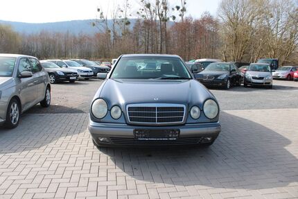 Mercedes-Benz E 200 127.685 km 2.490 &euro; Coppenbrügge 31863