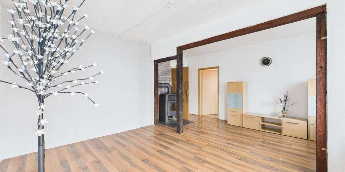 Einfamilienhaus Eime - 8 Zimmer, 215 m&sup2;, 155.000&euro; | Angebot:23812686