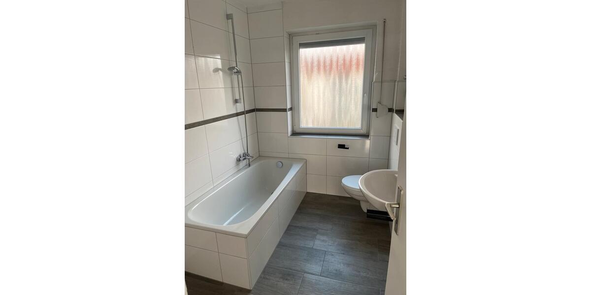 Etagenwohnung Lehrte - 3 Zimmer, 82 m&sup2;, 1.000&euro; | Angebot:25640691