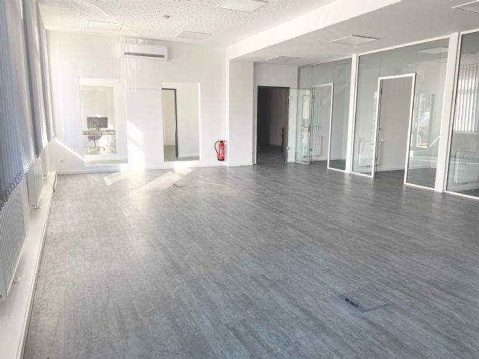 Gewerbeobjekt Hildesheim Moritzberg - 9 Zimmer, 242 m&sup2;, 2.425&euro; | Angebot:25996509