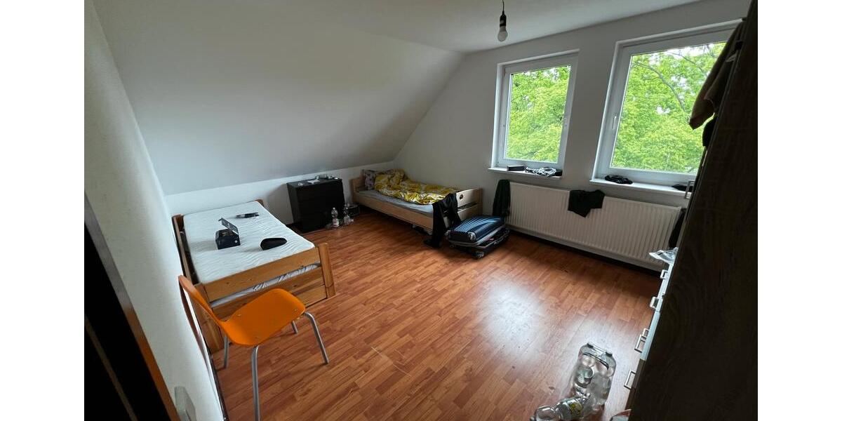 Dachgeschoßwohnung Salzgitter Ortschaft Nord - 8 Zimmer, 130 m&sup2;, 1.100&euro; | Angebot:26536399