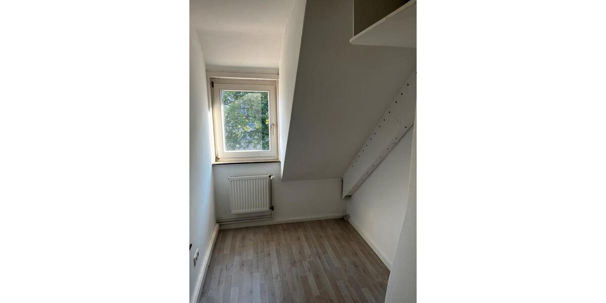 Dachgeschoßwohnung Hildesheim - 4 Zimmer, 92 m&sup2;, 695&euro; | Angebot:25149293