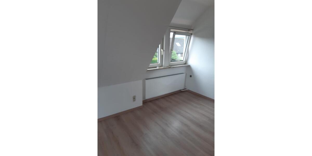 Dachgeschoßwohnung Sibbesse - 3 Zimmer, 66 m&sup2;, 470&euro; | Angebot:25823935