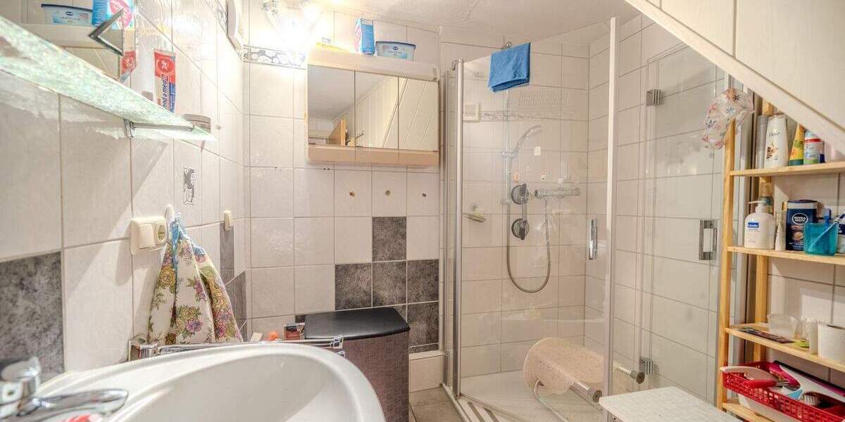 Mehrfamilienhaus, Wohnhaus Bad Salzdetfurth Detfurth - 7 Zimmer, 290 m&sup2;, 220.000&euro; | Angebot:25835327