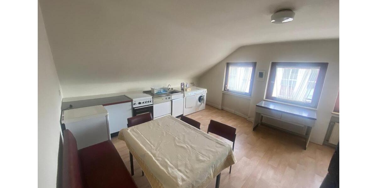 Etagenwohnung Hildesheim - 9 Zimmer, 228 m&sup2;, 1.650&euro; | Angebot:25022857