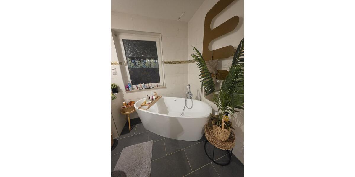 Erdgeschoßwohnung Hannover Linden-Limmer - 3 Zimmer, 130 m&sup2;, 1.500&euro; | Angebot:25925800