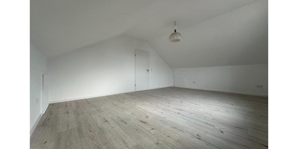 Dachgeschoßwohnung Ronnenberg - 3 Zimmer, 97 m&sup2;, 900&euro; | Angebot:25674744