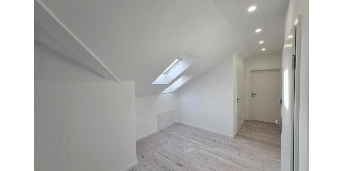 Dachgeschoßwohnung Ronnenberg - 3 Zimmer, 97 m&sup2;, 900&euro; | Angebot:25674744