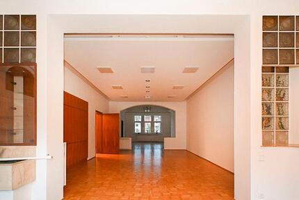 Haus Hildesheim - 11 Zimmer, 360 m&sup2;, 2.500&euro; | Angebot:25415382