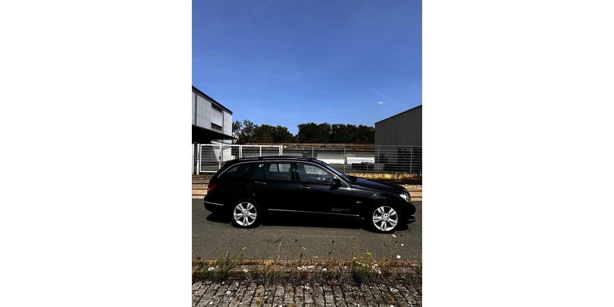 Mercedes-Benz 220 261.498 km 8.500 &euro; Hannover 30159