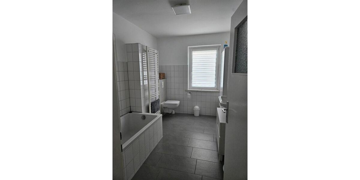 Erdgeschoßwohnung Lehrte - 3 Zimmer, 105 m&sup2;, 1.100&euro; | Angebot:25963593