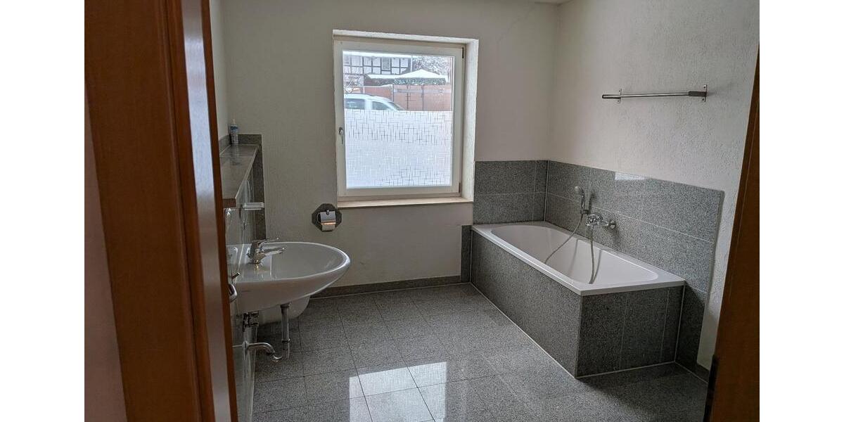 Erdgeschoßwohnung Bad Salzdetfurth - 2 Zimmer, 108 m&sup2;, 690&euro; | Angebot:25933157