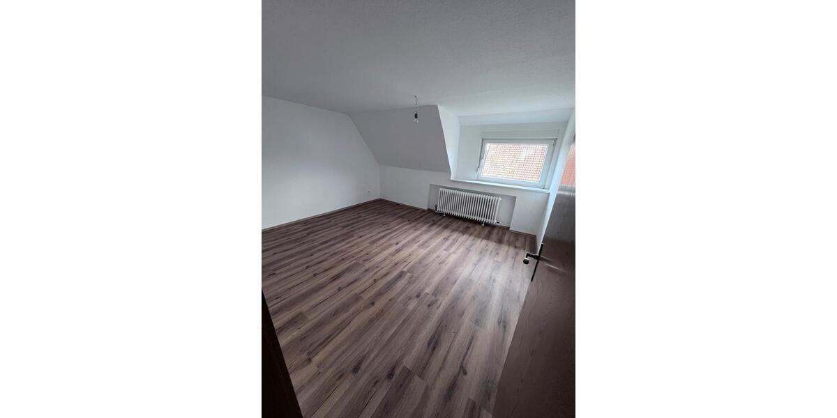 Reihenhaus Delligsen - 7 Zimmer, 195 m&sup2;, 1.050&euro; | Angebot:26603333